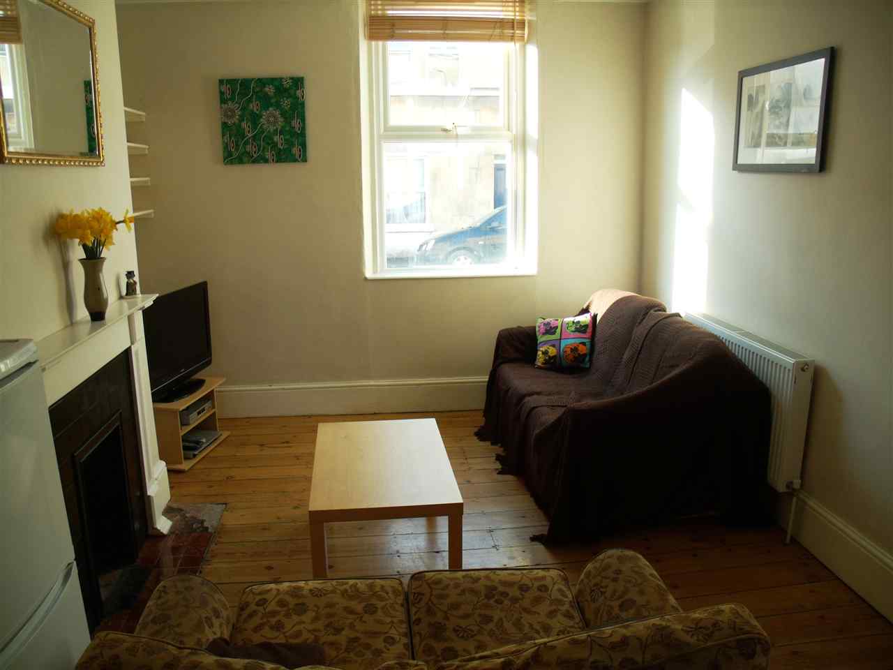 resized-2349823-sitting room.jpg